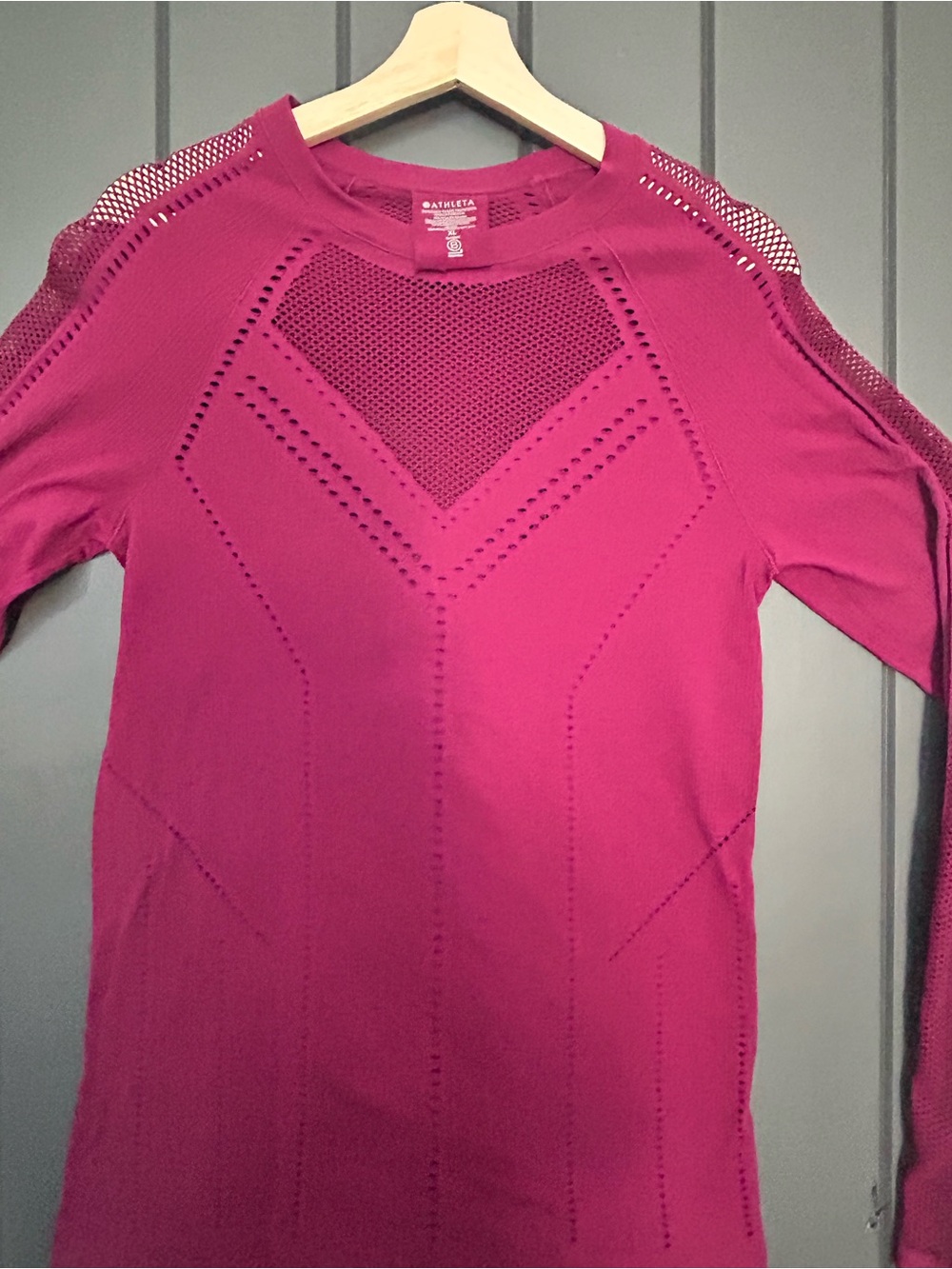 Athleta Seamless Vent Mesh long sleeve - Picture 2 of 6